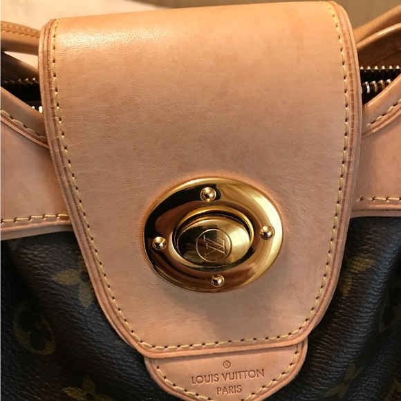 LOUIS VUITTON
Monogram Boetie MM - Picture 2 of 11